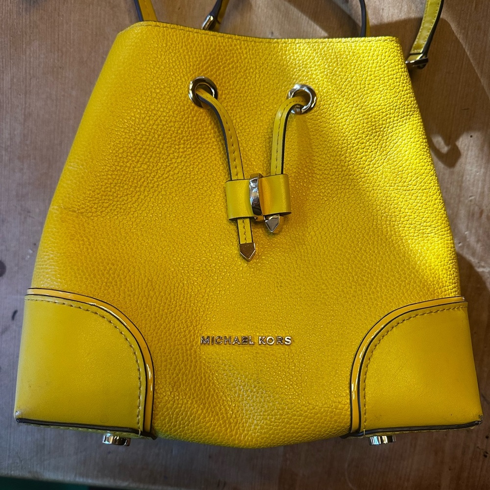 Michael Kors small Mercer bucket crossbody